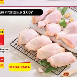 Świeże udo lub podudzie kurczaka
