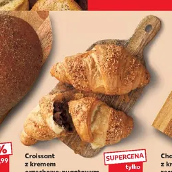 Croissant z kremem orzechowo-nugatowym