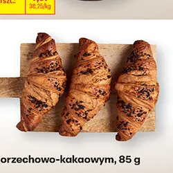 Croissant z nadzieniem orzechowo-kakaowym